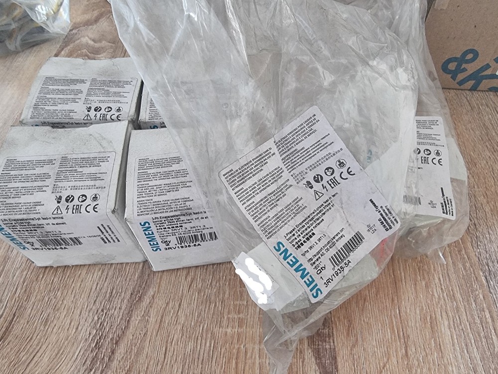 Siemens "3RV1935-5A" - 3 Phase Feed Terminal
