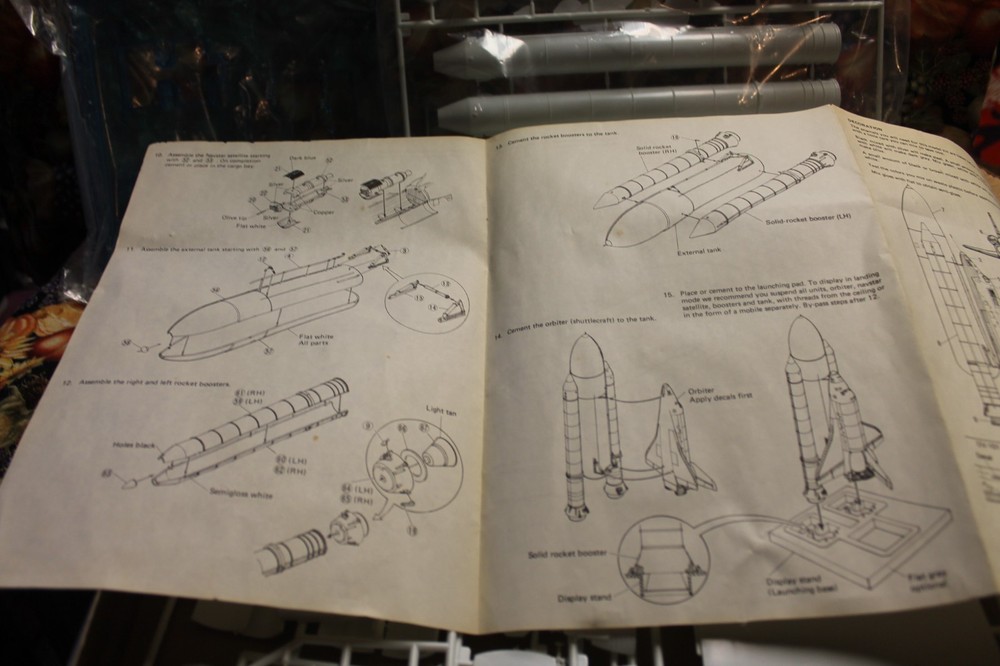 SPACE SHUTTLE 1/144th Scale ENTEX Model KIT w/ 2 Rockets LAUNCHING PAD & Decals