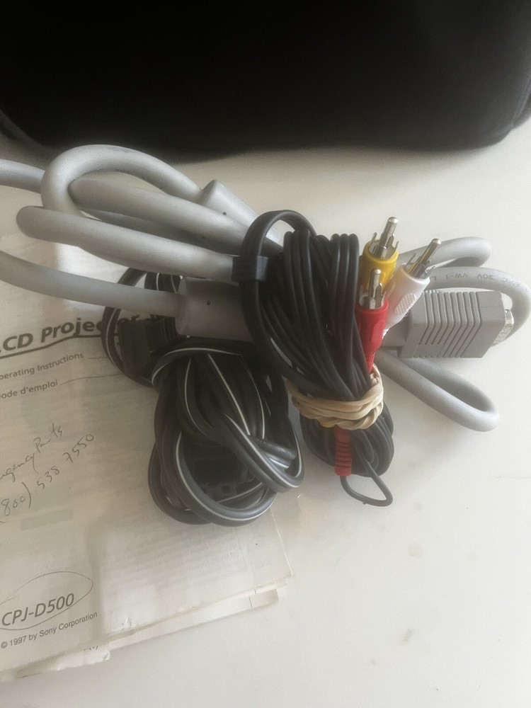 CPJ-D500 Sony LCD Projector w/ Case & Cables - Clean & Fully Functional!