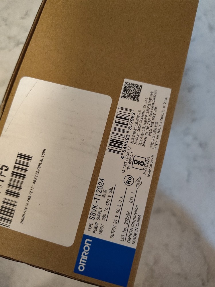 1PC NEW IN BOX Omron S8VK-T12024