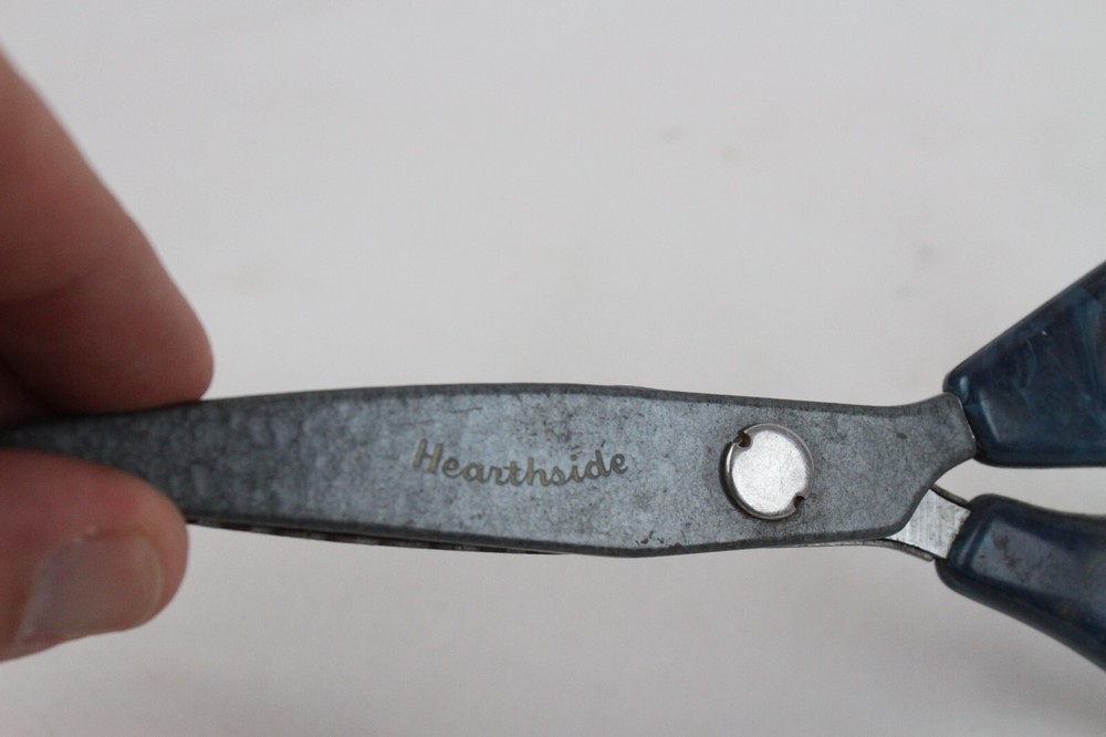 Vintage Hearthside Fabric Shears Pinking Zig Zag Scissors Sewing Tool Blue