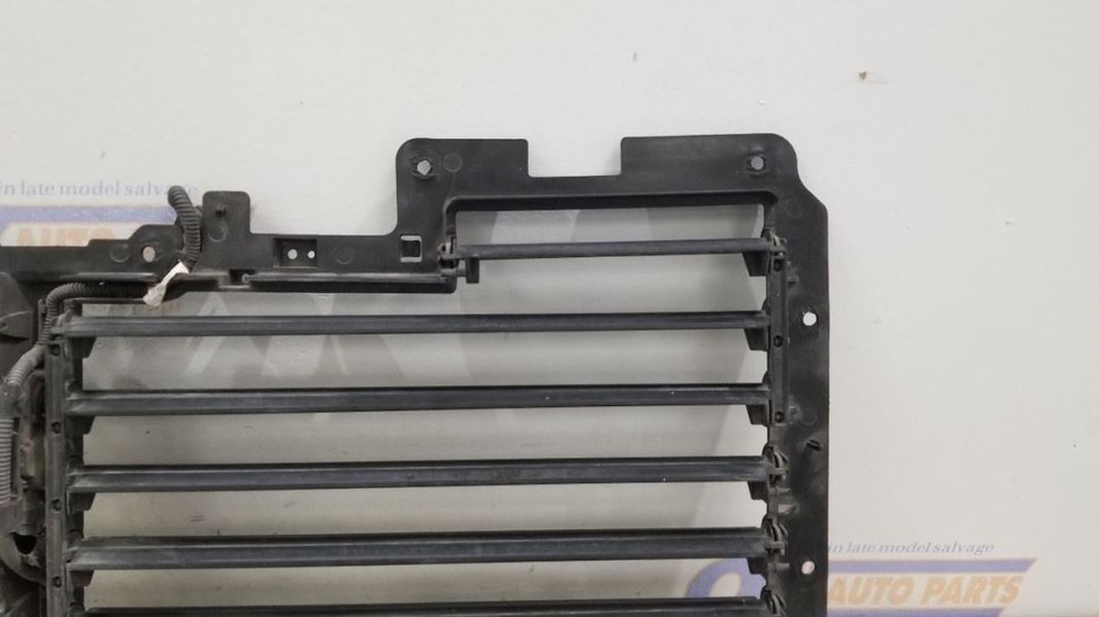 20 GMC YUKON AIR SHUTTER 6.2L L86