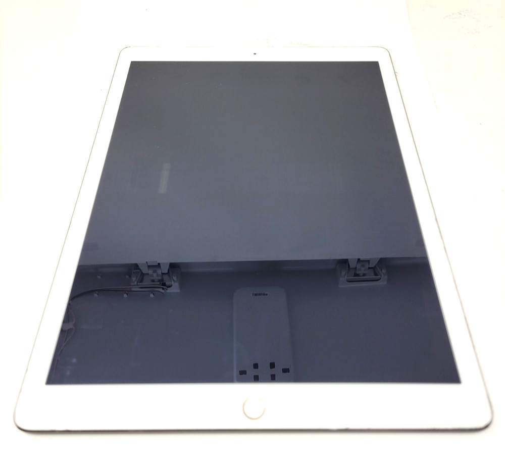 Apple iPad Pro 12.9" (A1652) Silver Unlocked B+ (SCREEN NOT WORKING)