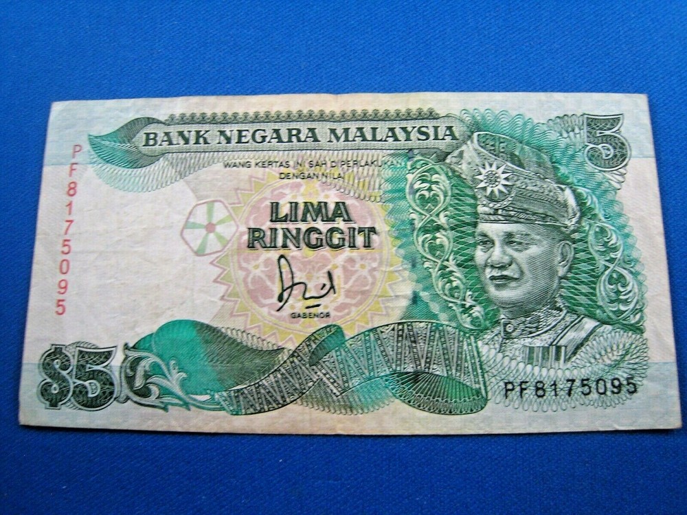 MALAYSIA  1991  -  $5 RINGGIT  BANKNOTE  -  LOT OF 2        (mr)