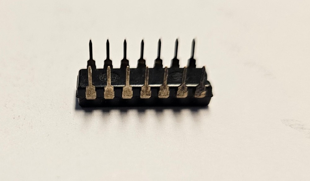 Hitachi Original HA1128 IC NOS