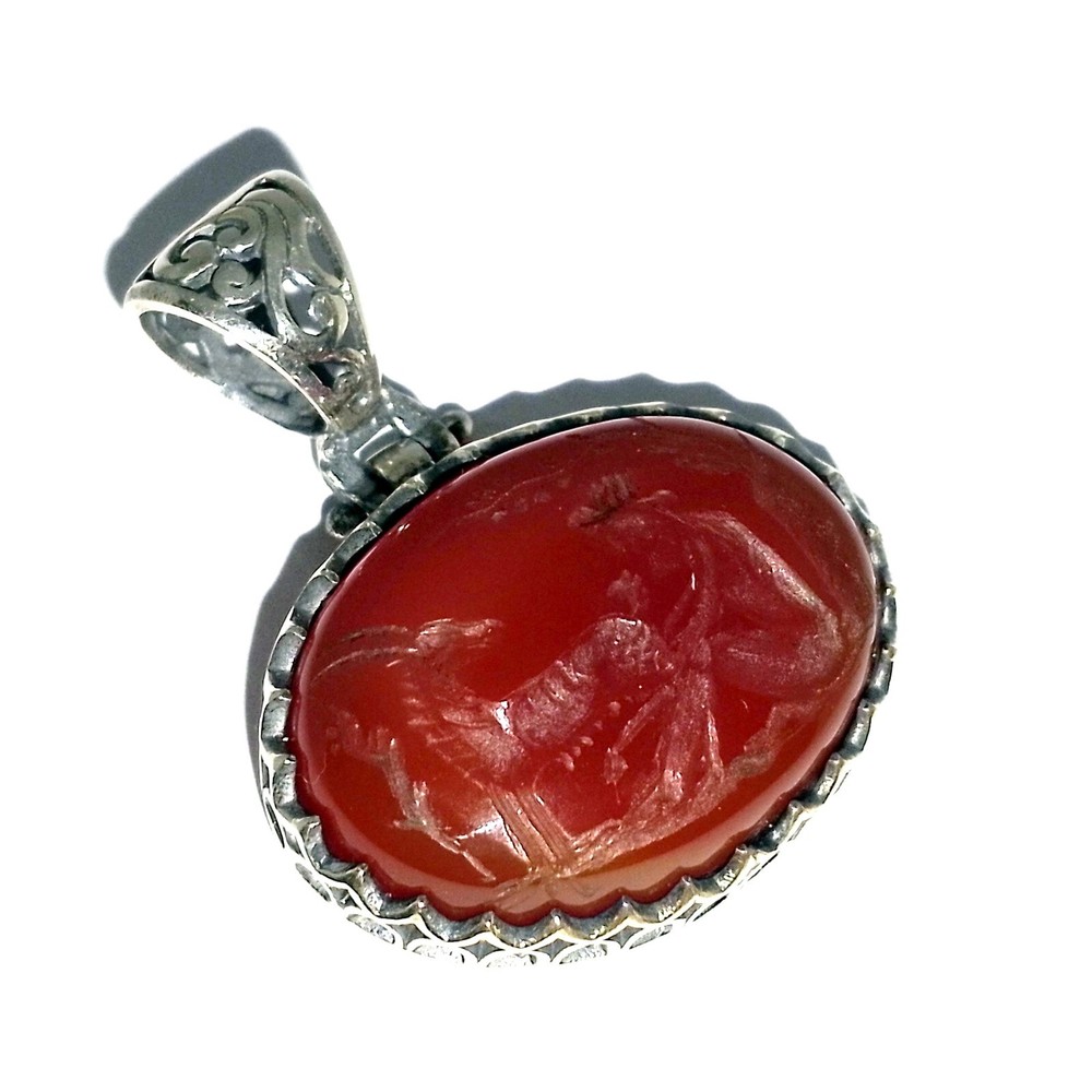Engraving Carnellian Agate Pendant