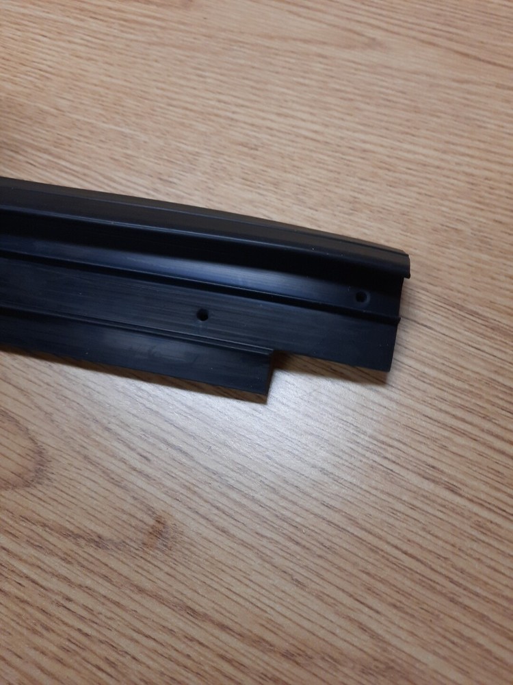 M715 Kaiser Windshield Weatherstrip 11657716