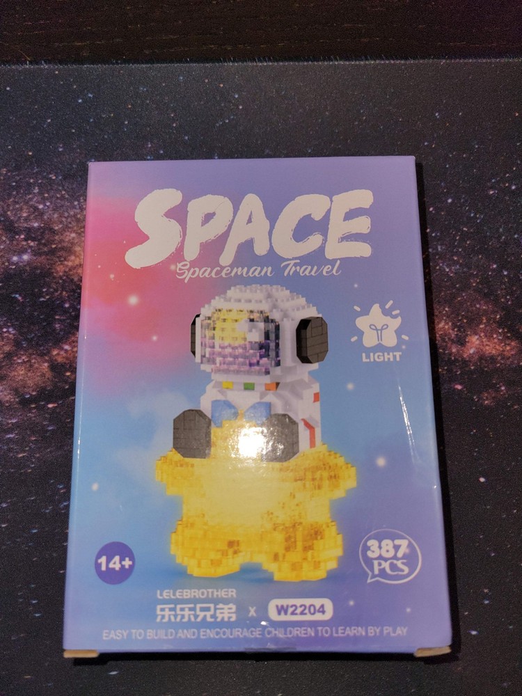 Micro Building Blocks- Astronaut on Star