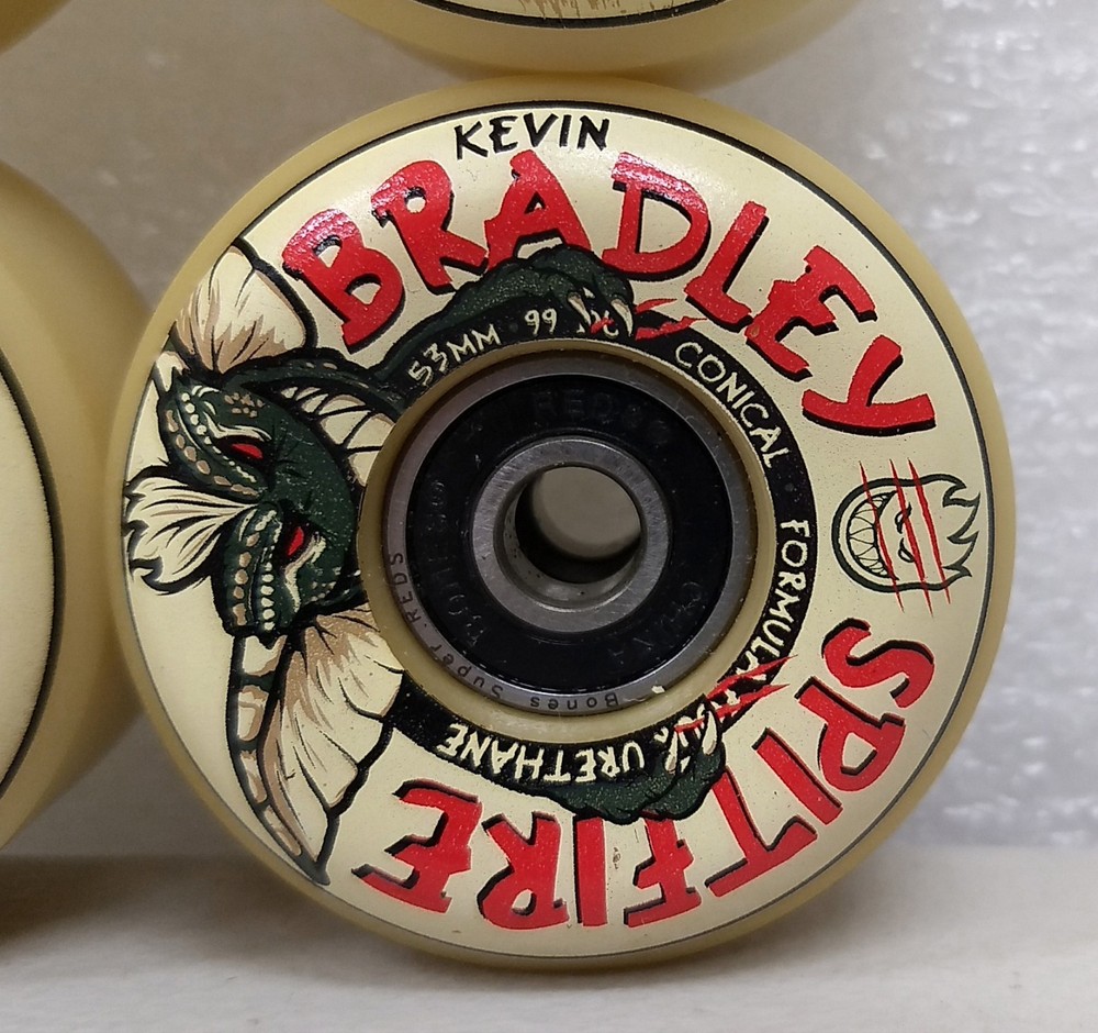 SPITFIRE Bradley 53mm 99a WHEELS Gremlins Spike NEVER RIDDEN & BONES SUPER REDS