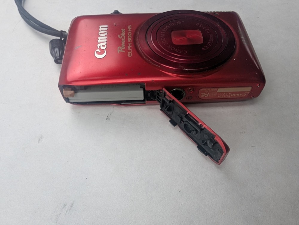 Canon PowerShot ELPH 300 HS Red - Cracked screen