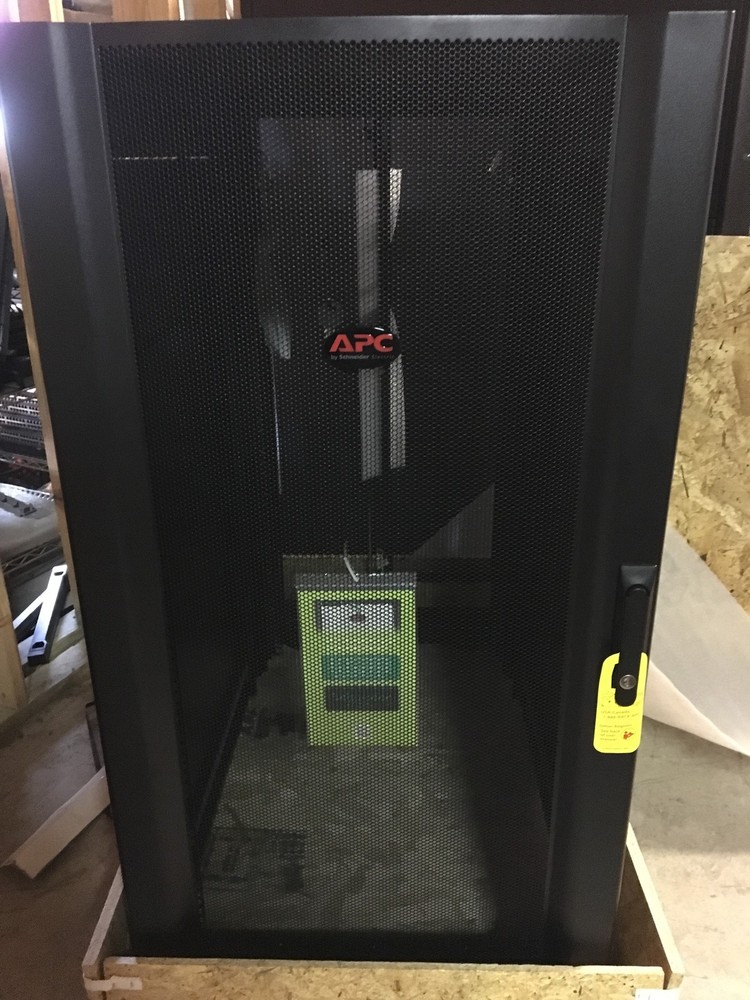 New APC AR3104 Server Rack Enclosure