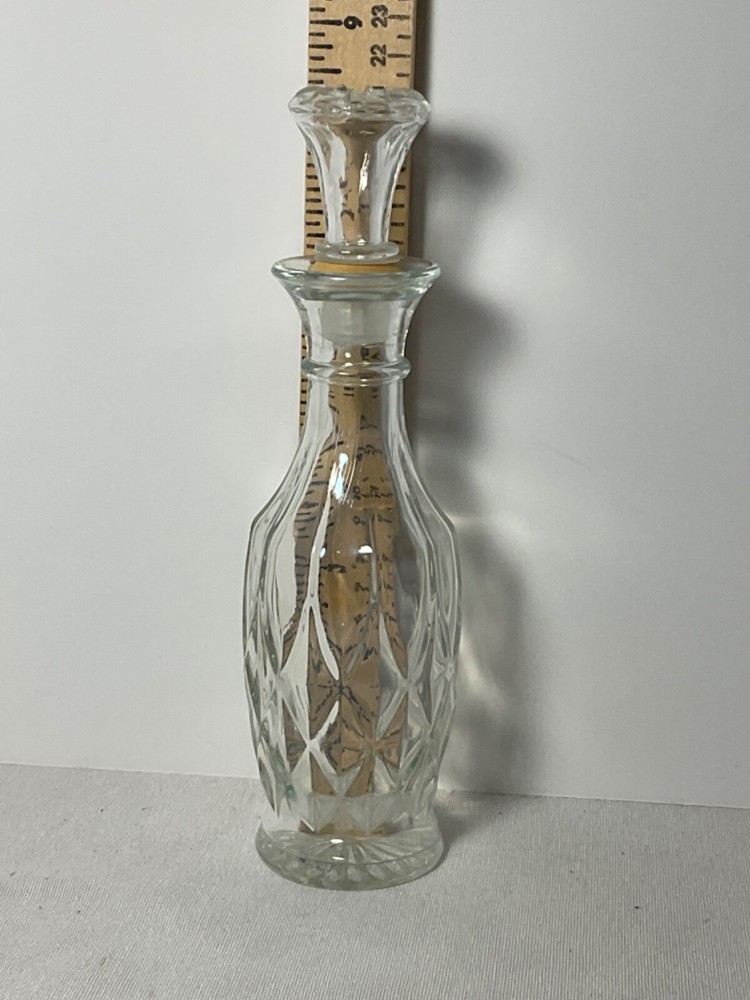 Glass oil/vinegar cruet with stopper