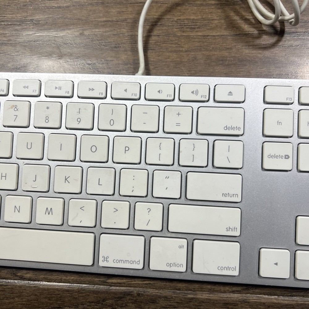 Apple A1243 Wired USB Slim Keyboard