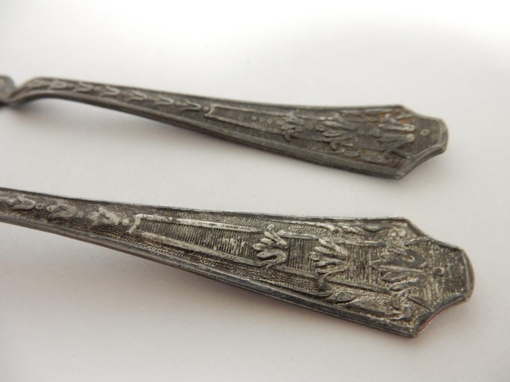 VINTAGE STANDARD, SILVER PLATE SUGAR SHELL & BUTTER KNIFE SET
