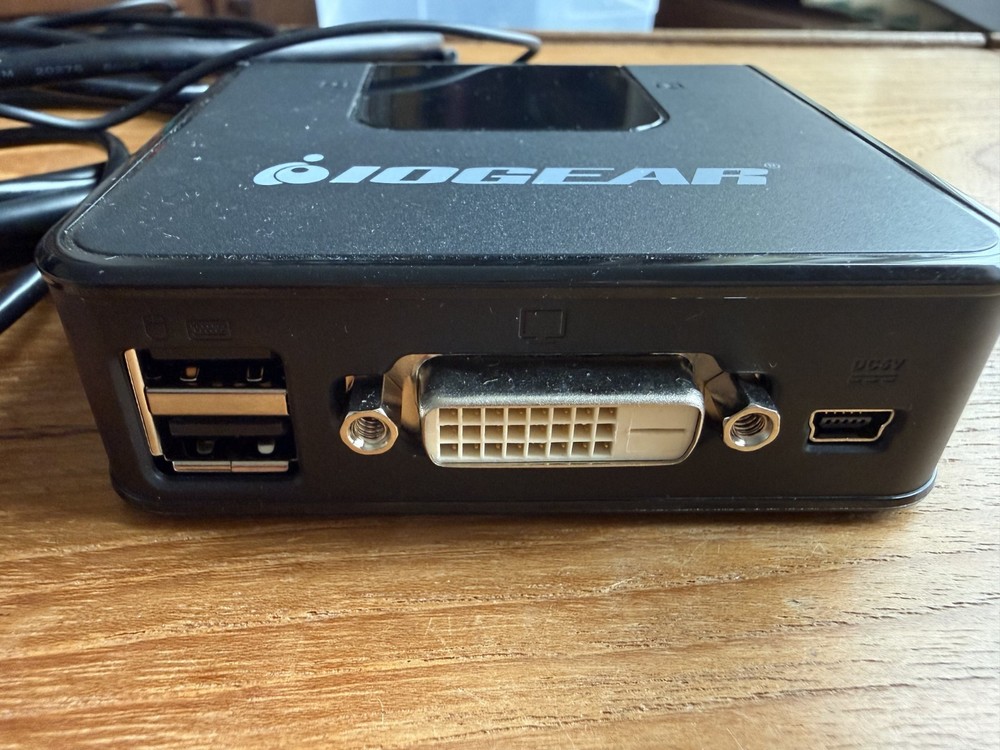 IOGEAR 2-Port USB DVI KVM Switch, GCS922 - open