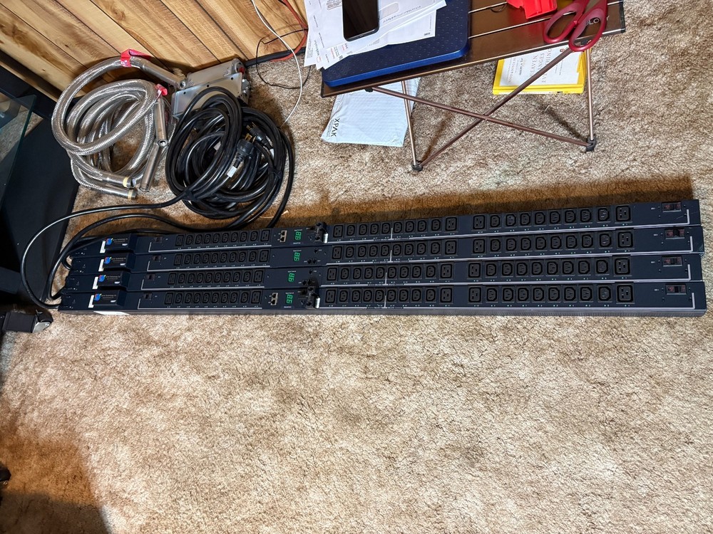 4X Server Technologies PDU 30 OUTLETS C2W30VA-2CBA2SD8/0