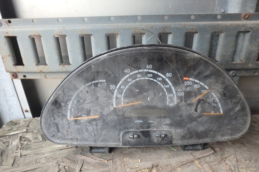 FREIGHTLINER SPRINTER 2006: Instrument Cluster
