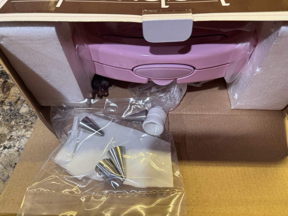 Babycakes Non Stick Mini Cupcake & Pie Maker - New!