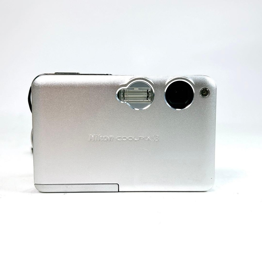 Nikon COOLPIX S3 Compact Digital Camera Silver Tested with Accessories