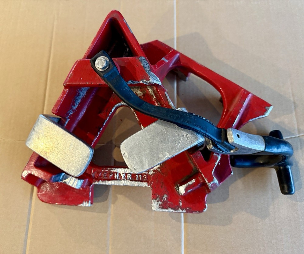 Zephyr Industries 113 RESCUE TOOL MOUNTING BRACKET COMBINATION CUTTER