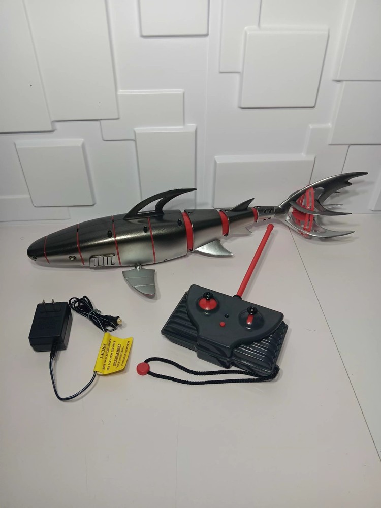 Swimways Cyborg RC Shark With Remote Control 2005 Very HTF (READ DESCRIPTION)