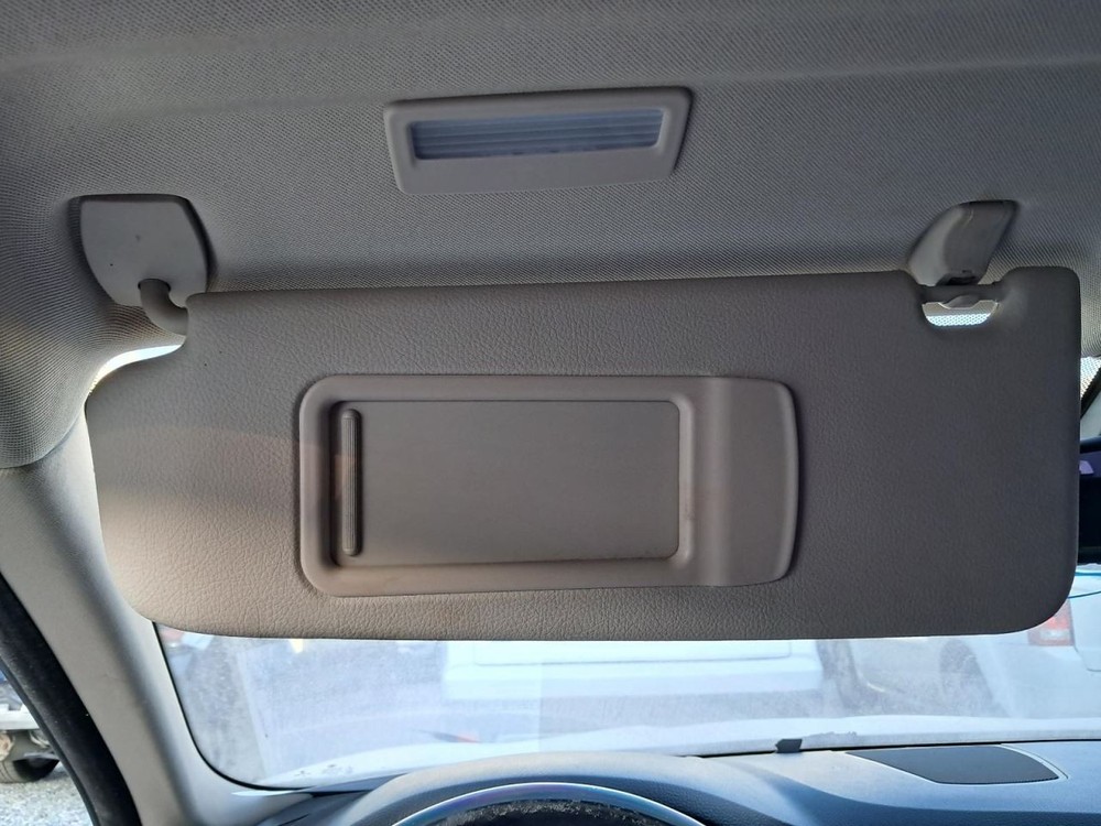 528I 2016 Glove Box 4864248