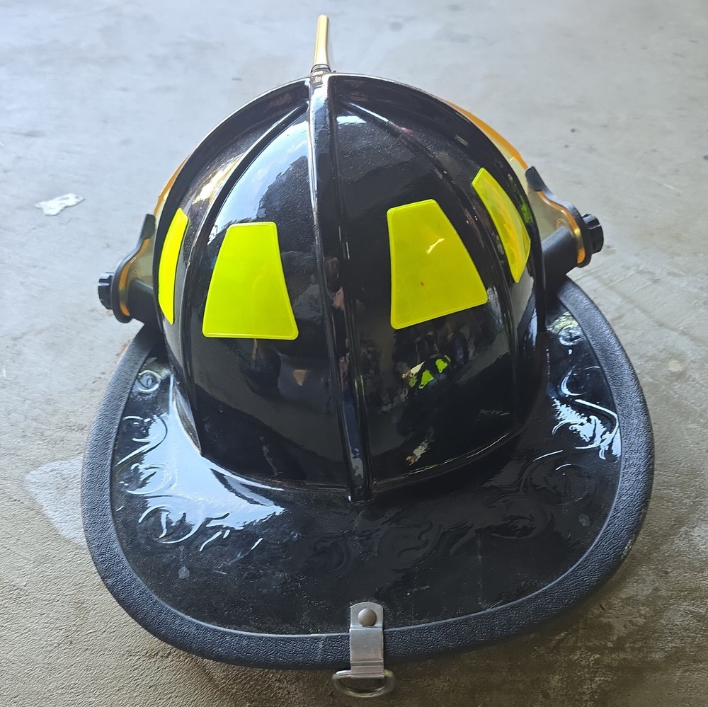 2005 Cairns & Brother Std 1010 Black Firefighter Helmet & Shield, Eagle & Strap
