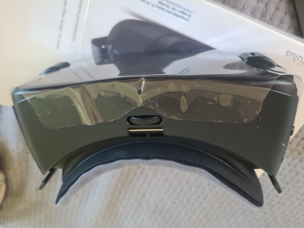 SAMSUNG Gear VR Oculus Headset W/Box