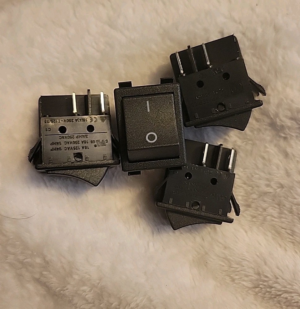 (4) Rocker Switch - WRG32F2FBBNN