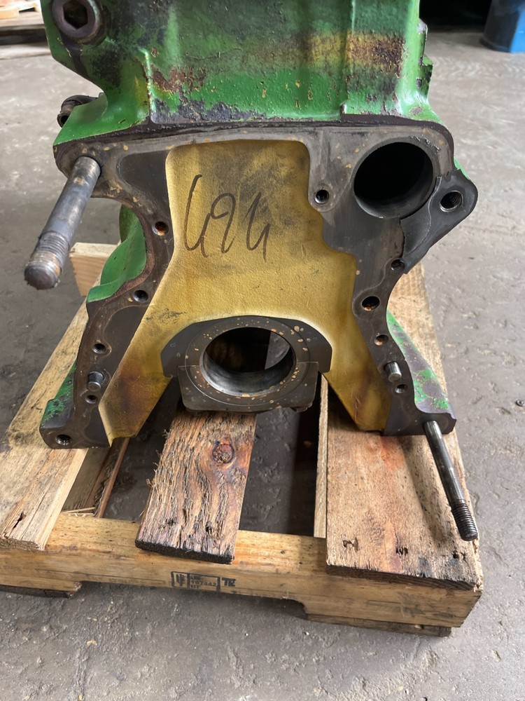1982 John Deere 2940 Tractor Engine Block R72975