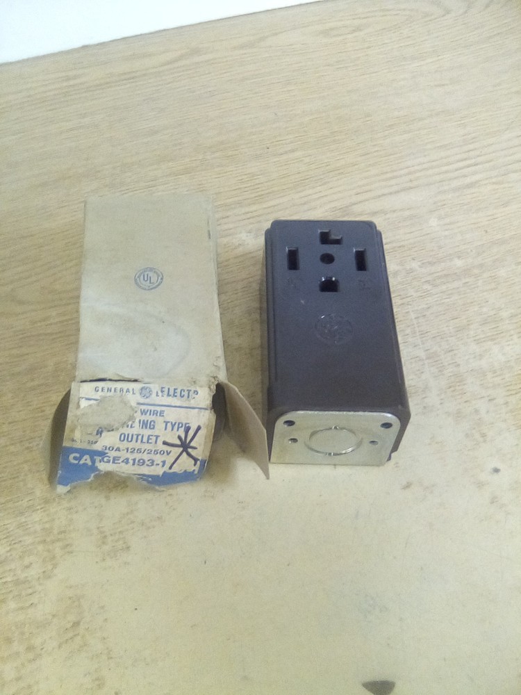 General Electric GE4193-1 4-Wire Grounding Type Outlet "READ DESCRIPTION"
