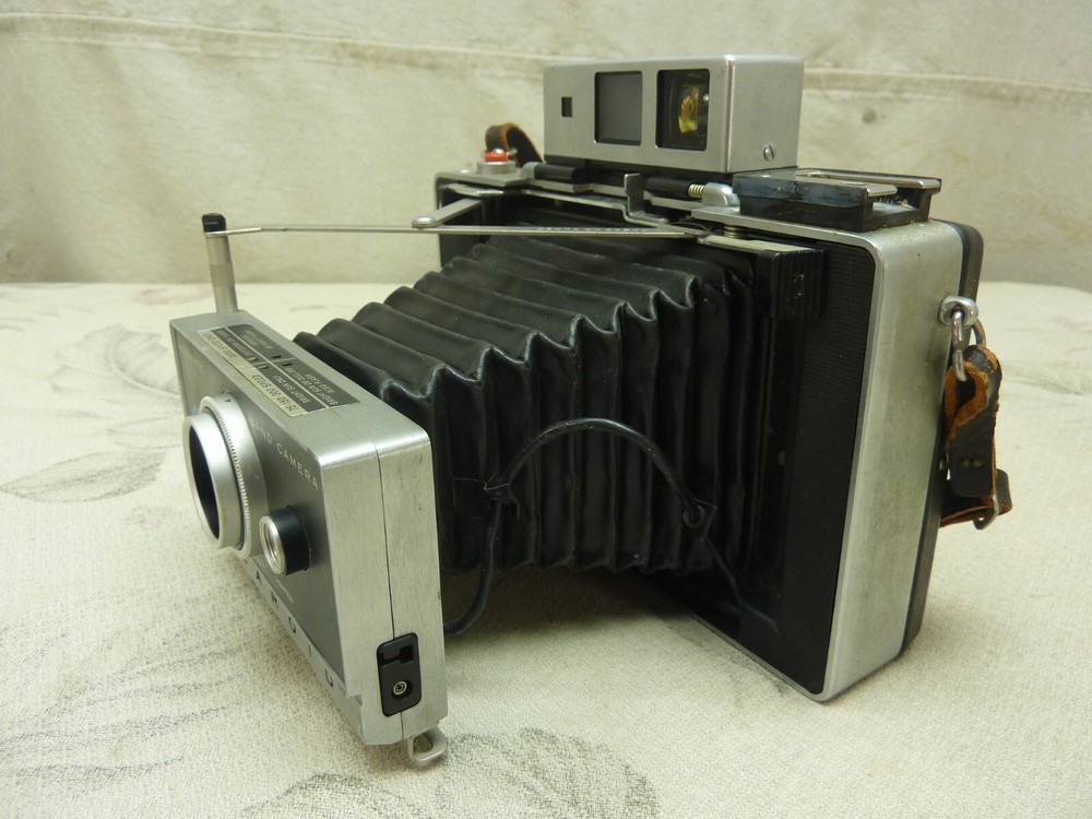 Vintage Polaroid 450 Automatic Land Camera with Manual