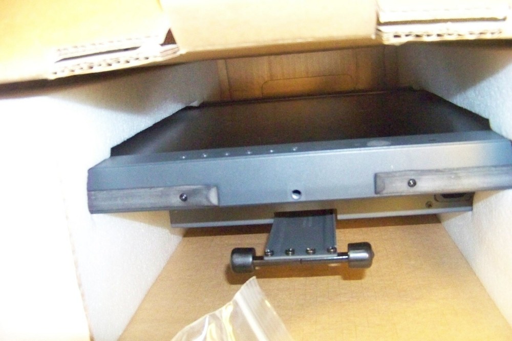 pelco PMCL319 OPERATOR INTERFACE LCD monitor 15"