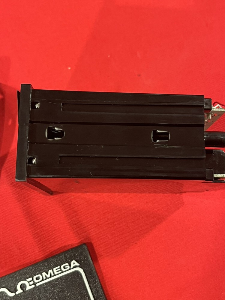 Omega DP701 Microcomputer digital Thermometer Readout