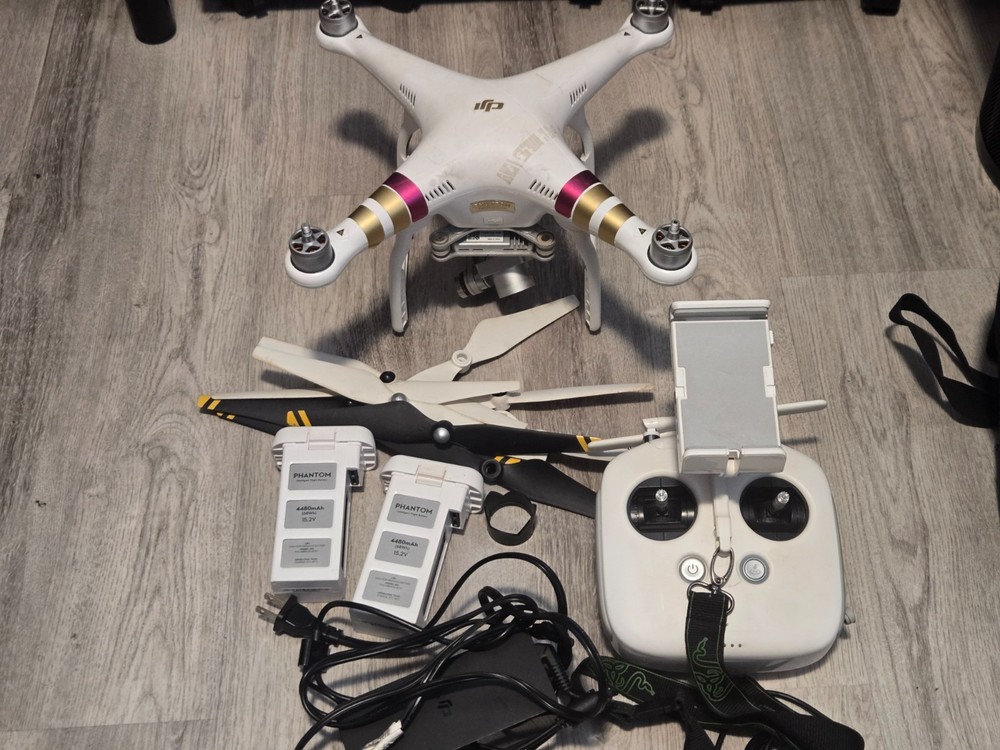 DJI Phantom 3 Professional Quadcopter Drone with a bag (100% working)