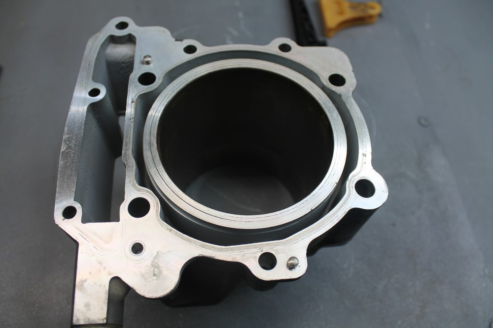 2000 APRILIA RSV MILLE ENGINE MOTOR FRONT PISTON CYLINDERS BLOCK JUG