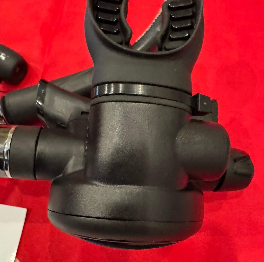 ATOMIC AQUATICS B2 SOLID BLACK EDITION REGULATOR LOOKS LIKE NEVER WET!