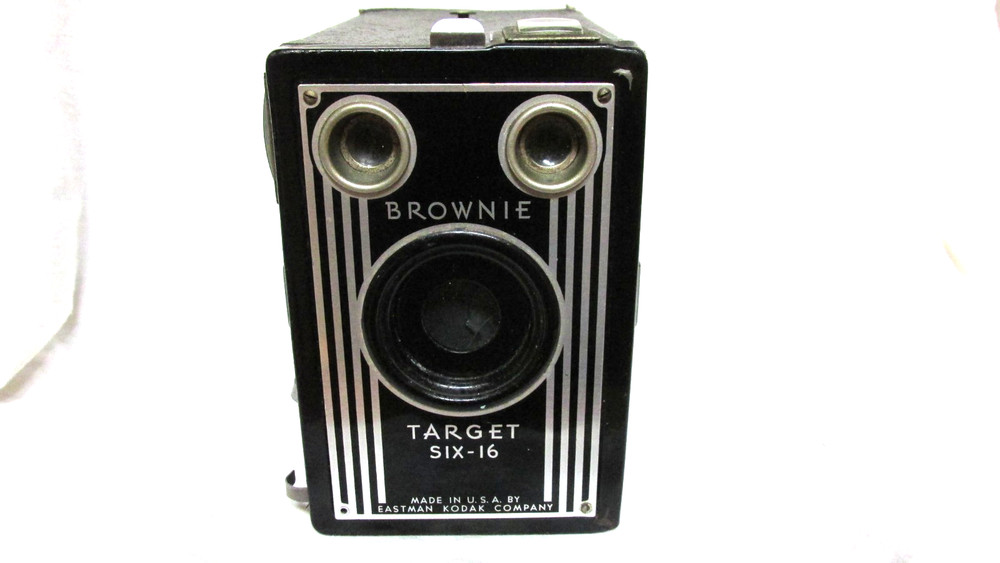 VINTAGE 1940s KODAK TARGET SIX 16 CAMERA MISSING BACK