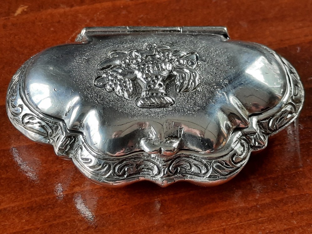 800 Silver Cast German Shell Shaped Trinket or Snuff Box