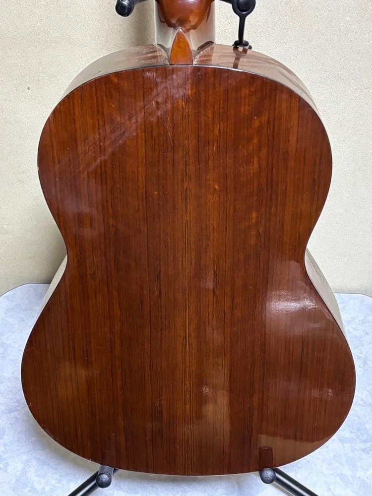Yamaha Classical Guitar With Hard Case C-180