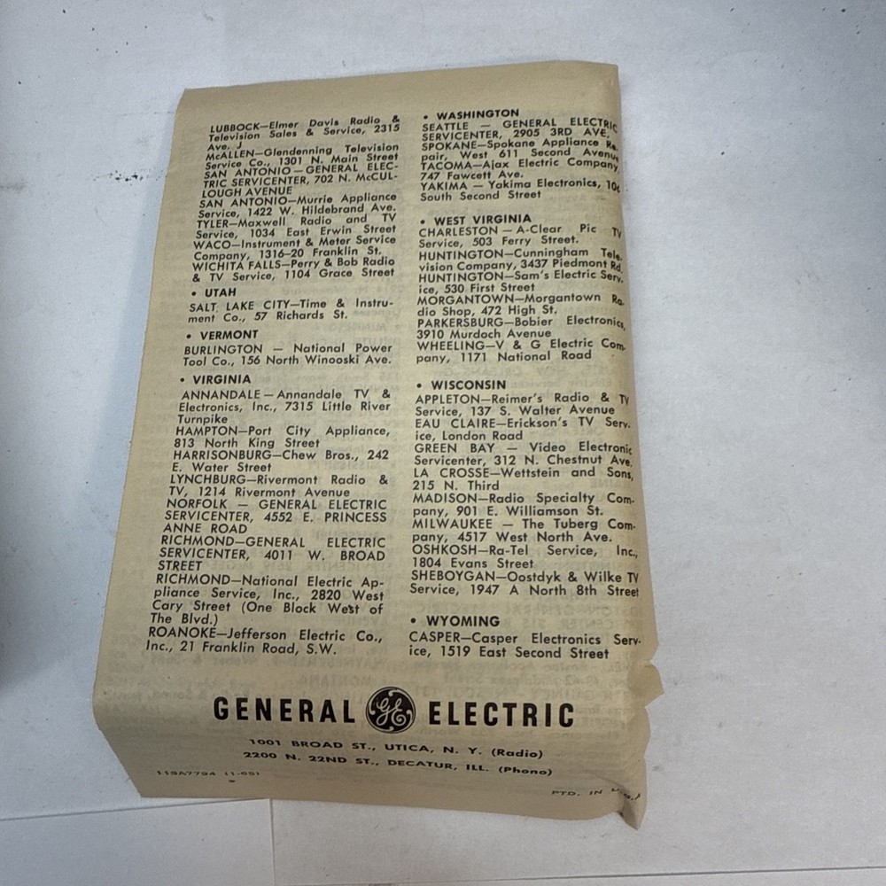 Vintage GE Transistor Radio With Box
