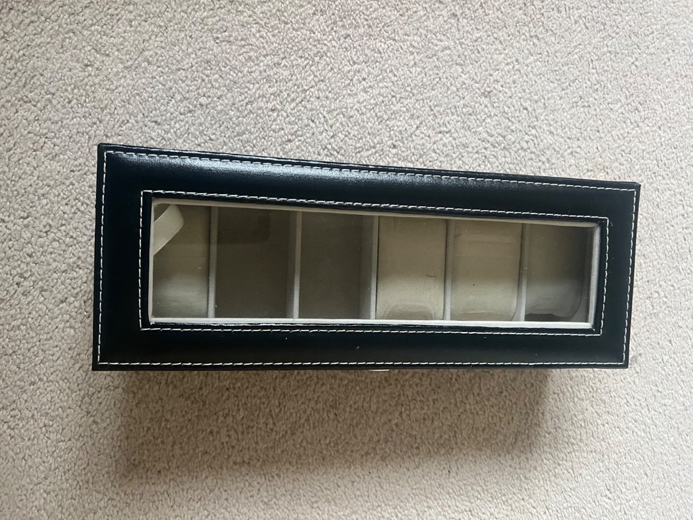 6-Slot Watch Box – 2 cushions missing