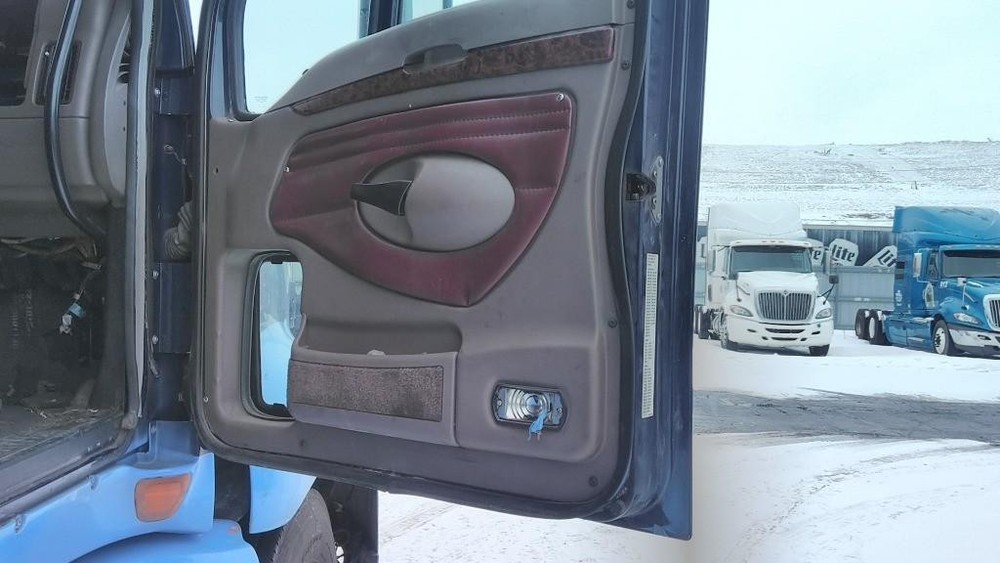 For 2003 KENWORTH T2000 1997-2010 DOOR ASSEMBLY Right 3915779