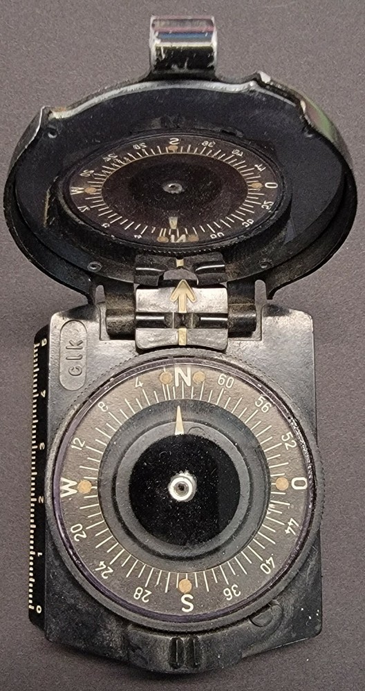 Vintage WW2 Army Marching Compass CLK #4130 (Works)