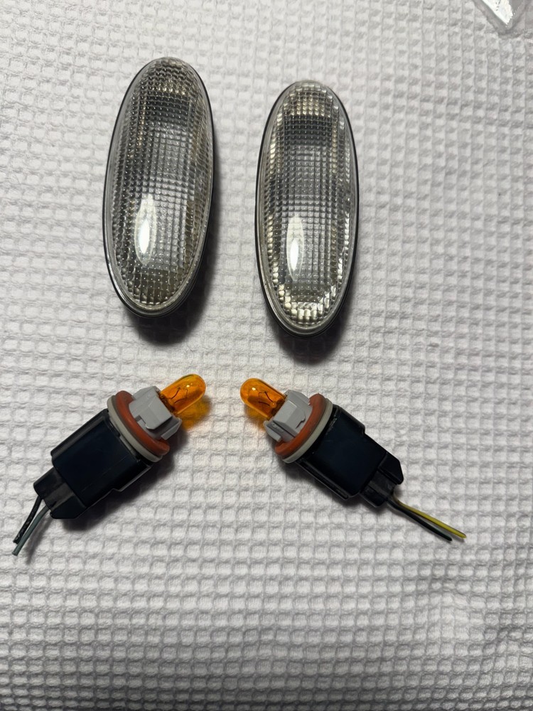 2009 Mercury Mariner right, left side front mounted fender accessory lights