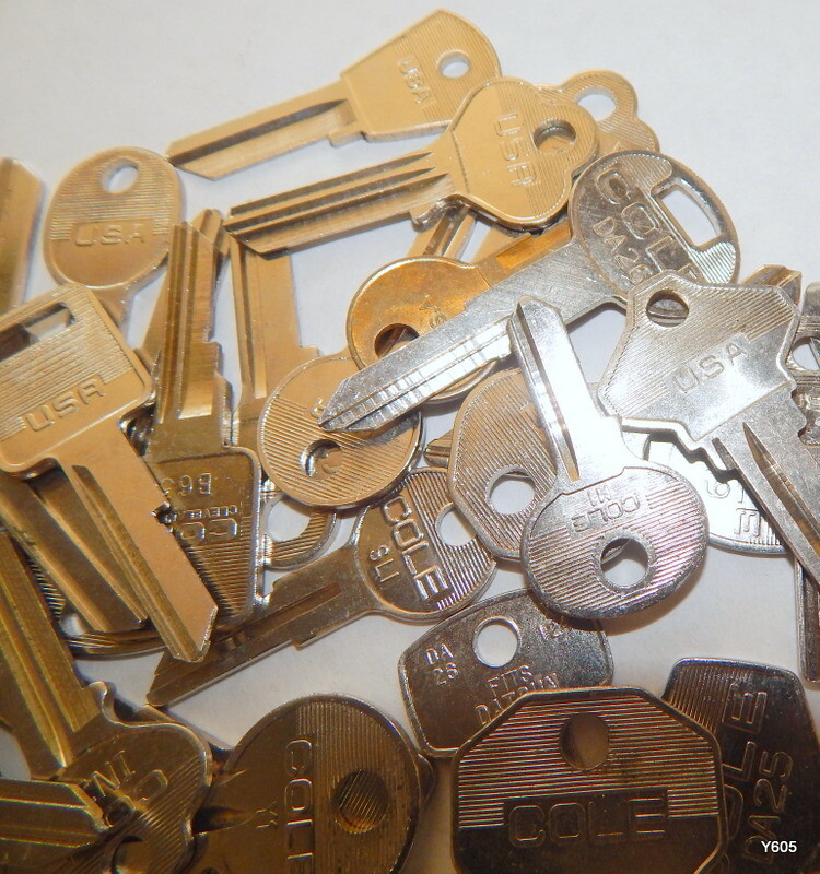 Large Mixed Lot Cloe Key Blanks