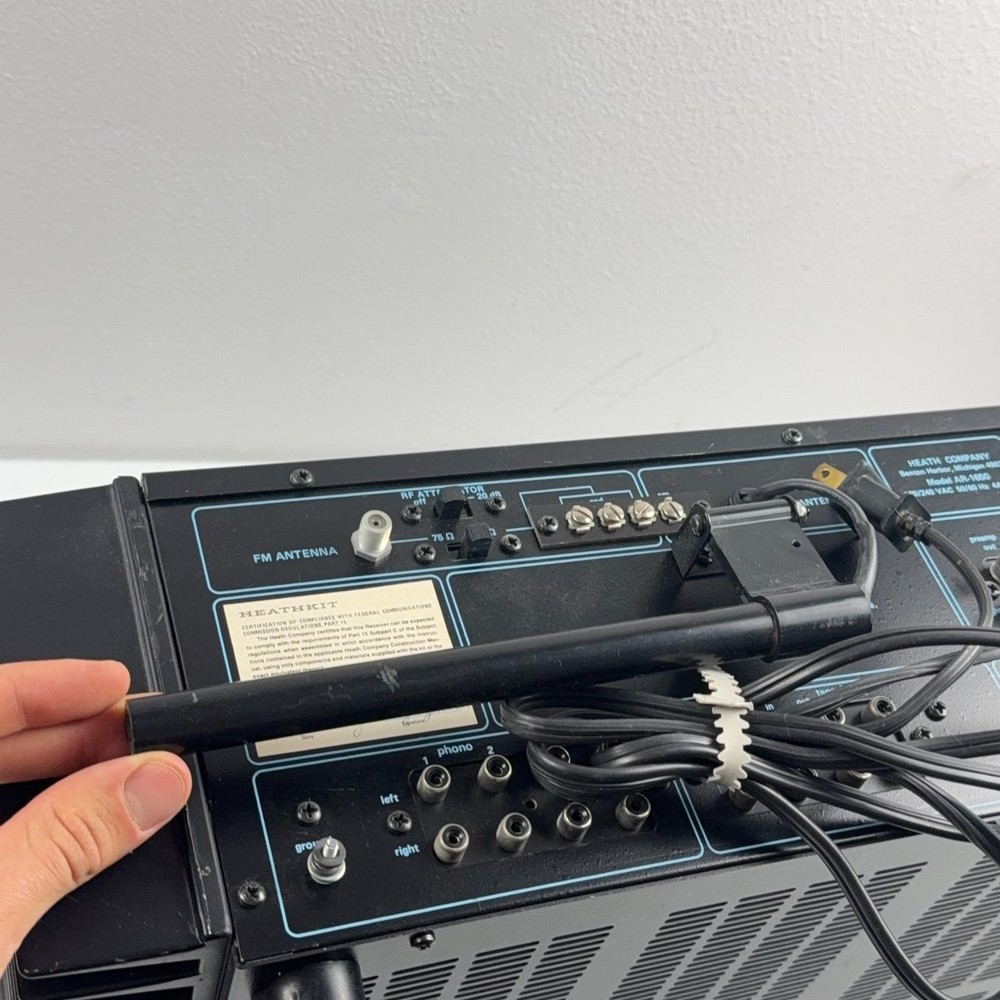 Heathkit AR-1650 AM/FM Solid State Stereo Receiver *POWERS ON For Parts *READ**