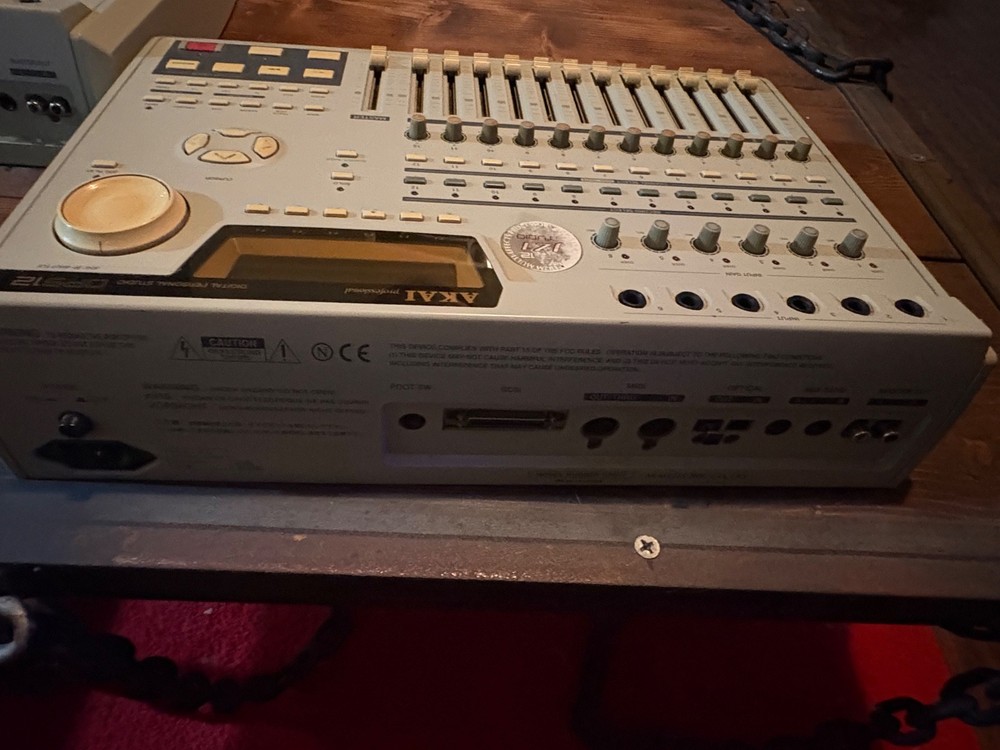Akai DPS12