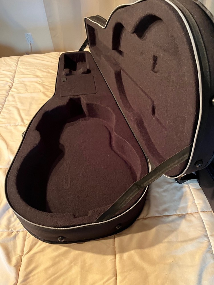 Road Runner Polyfoam Acoustic Classical Guitar Case
