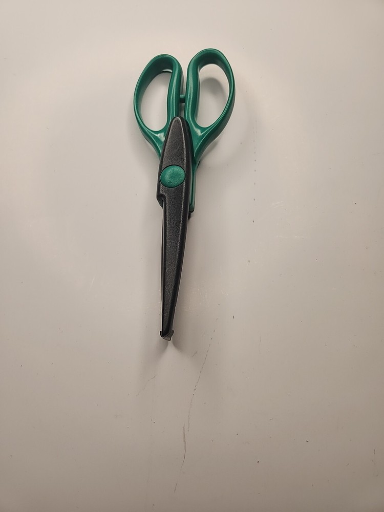 Fiskars Paper Edgers Ripple Wide Pattern Papercrafting Scrapbooking Scissors